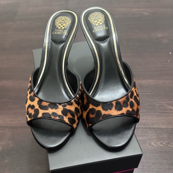 New in Box Vince Camuto Black and Brown CalfHair Leopard Mules - Picture 5 of 8